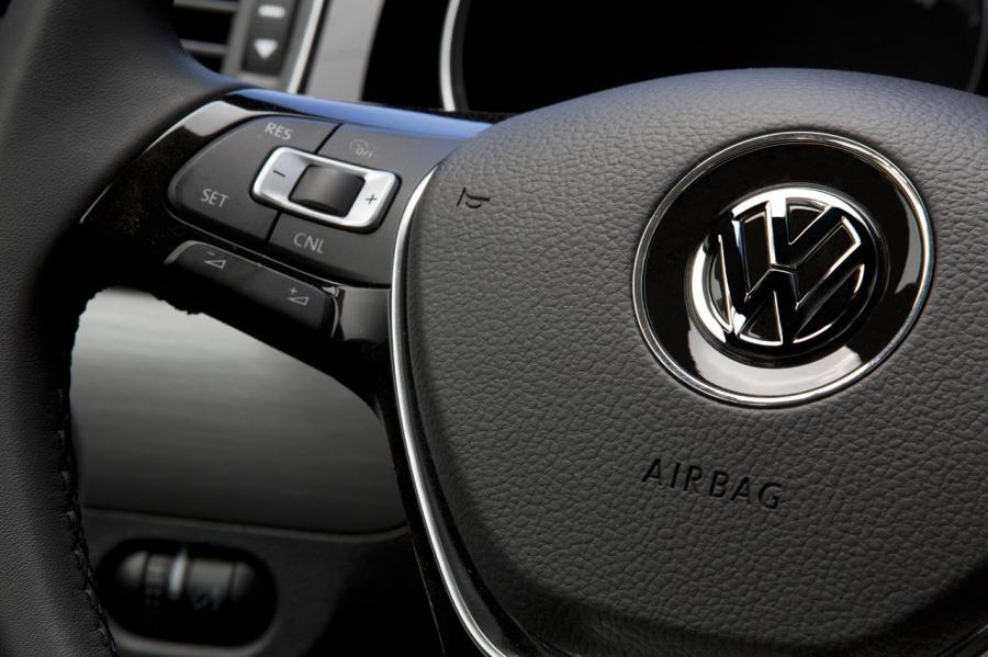  Volkswagen Jetta 2015 года  (US) (фото 38 из 62)